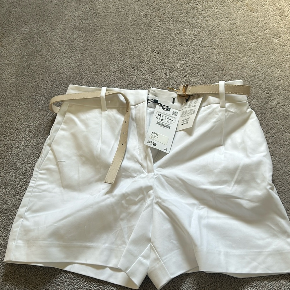 Brand new Zara white shorts size M